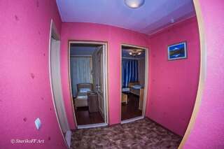 Отель Hotel Almaz Полтава Двухместный номер с 2 отдельными кроватями и общей ванной комнатой-1