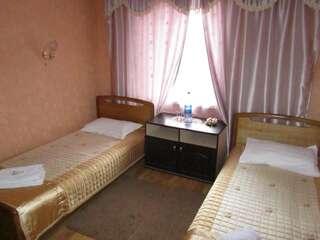 Отель Hotel Almaz Полтава Двухместный номер с 2 отдельными кроватями и общей ванной комнатой-2