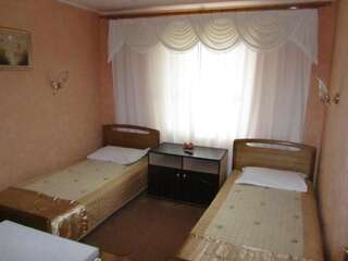 Отель Hotel Almaz Полтава Двухместный номер с 2 отдельными кроватями и общей ванной комнатой-4