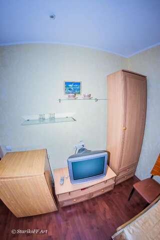 Отель Hotel Almaz Полтава Двухместный номер с 2 отдельными кроватями и общей ванной комнатой-8